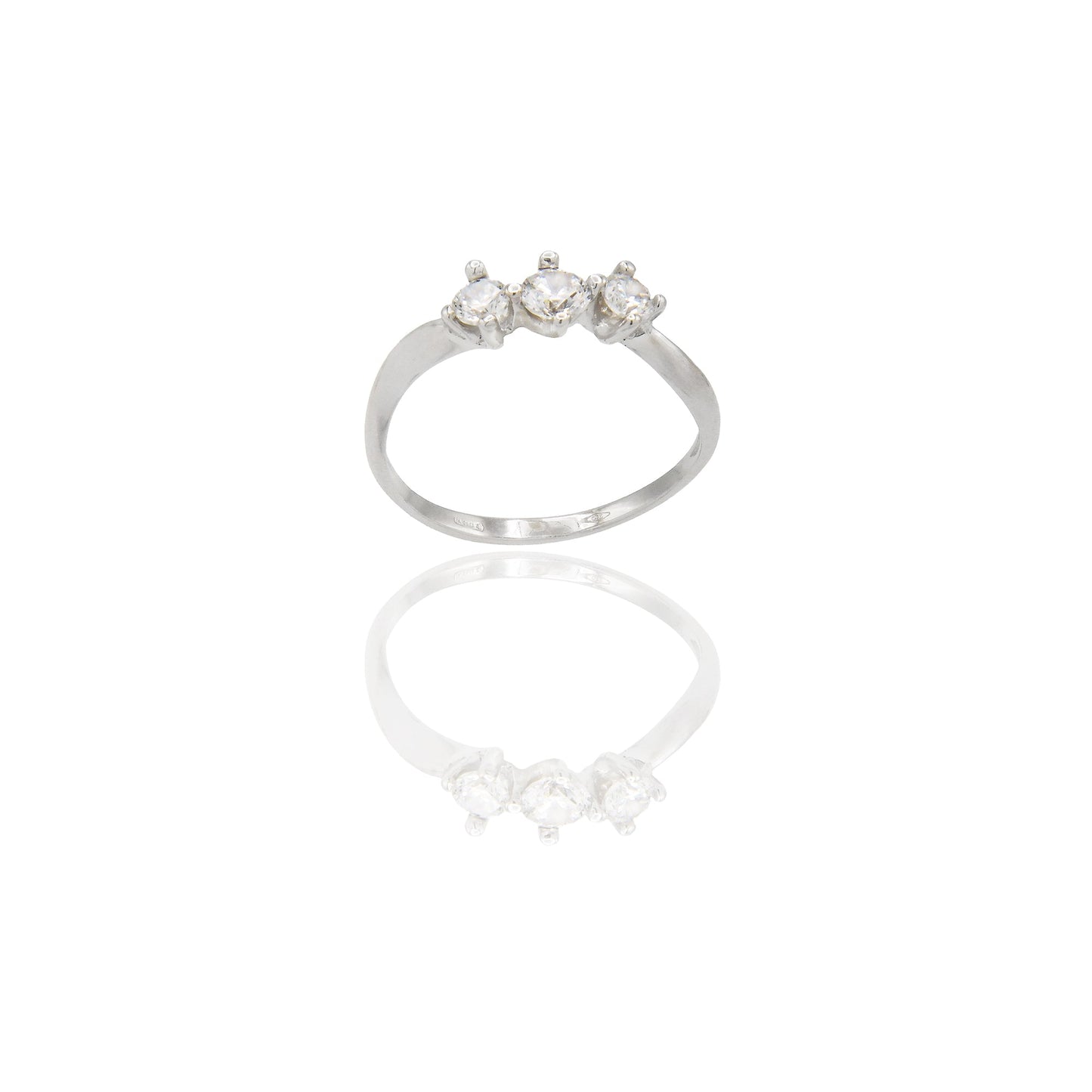 Anello Oro Bianco Oro 18 carati Trilogy 4 griffe Zirconi Bianchi spessore gambo 1,40 mm , spessore pietra 5