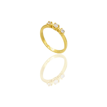 Anello Oro Giallo Oro 18 carati Trilogy 4 griffe con contorno Zirconi Bianchi spessore gambo 2,2 mm , spessore pietra 5
