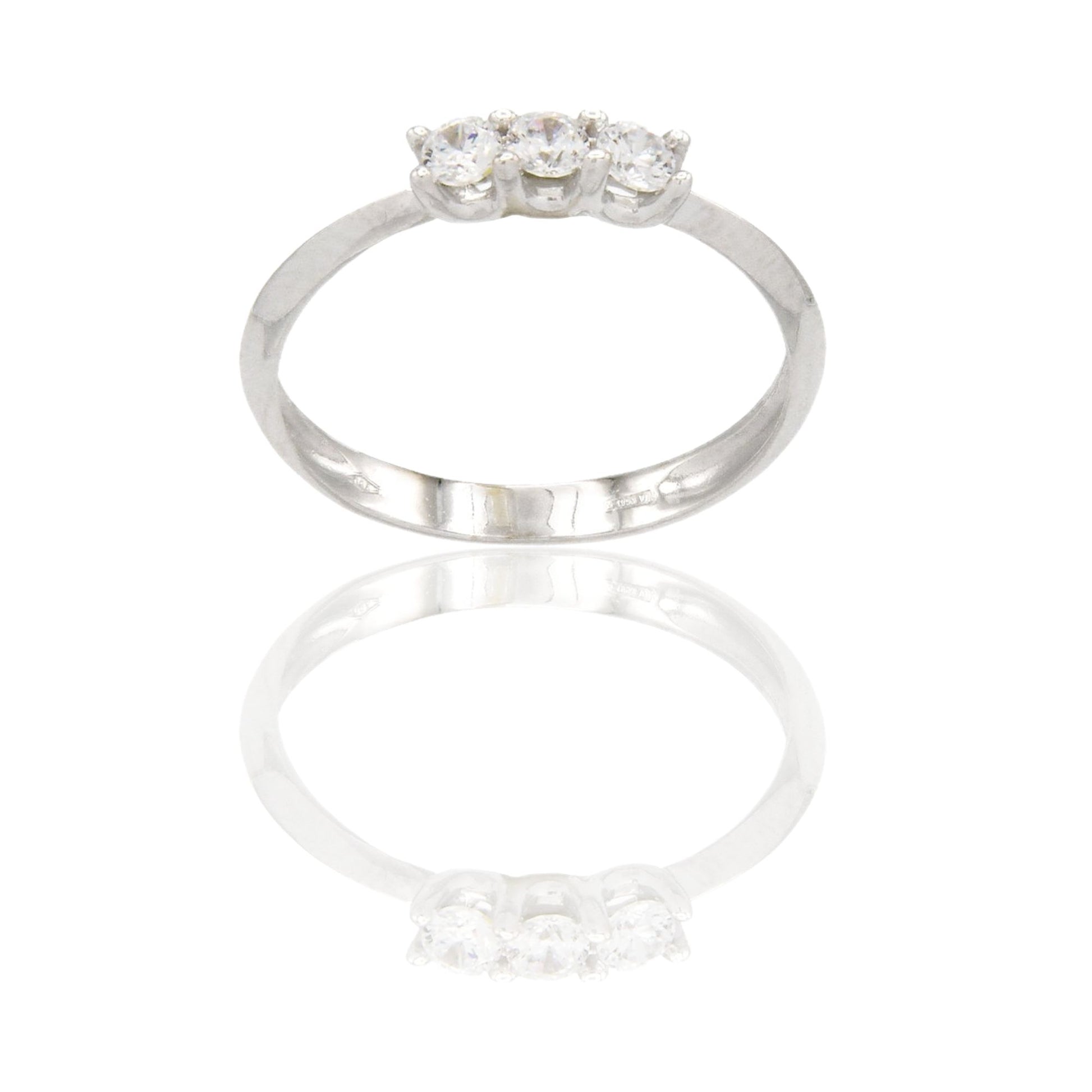 Anello Oro Bianco Oro 18 carati Trilogy 4 griffe Zirconi Bianchi spessore gambo 2,40 mm , spessore pietra 3